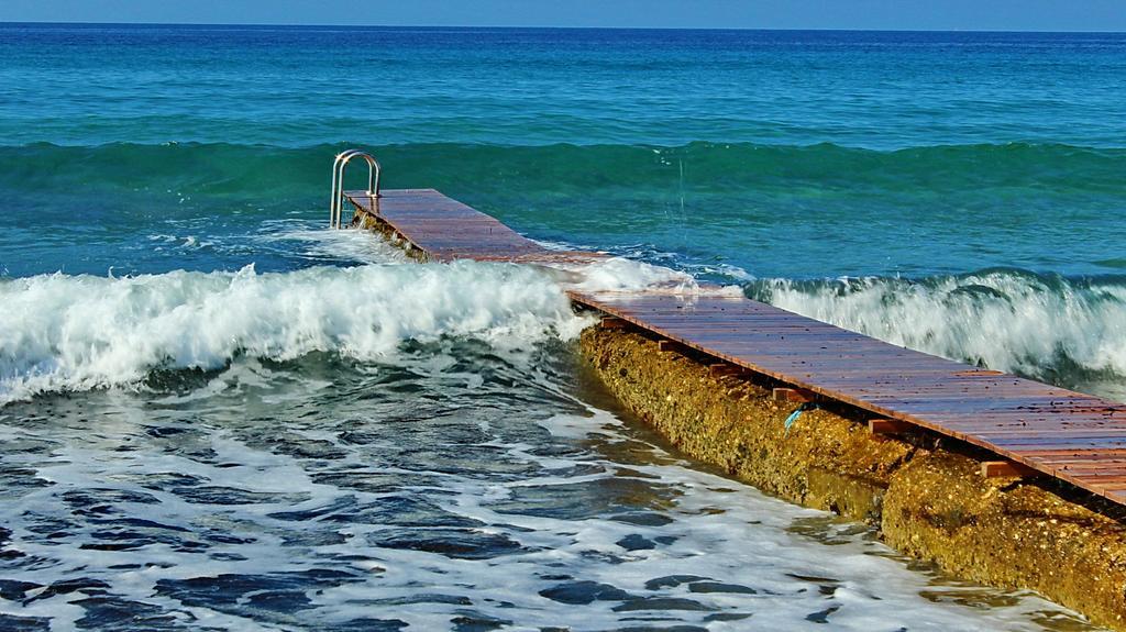 Tinos Beach Hotel Екстер'єр фото